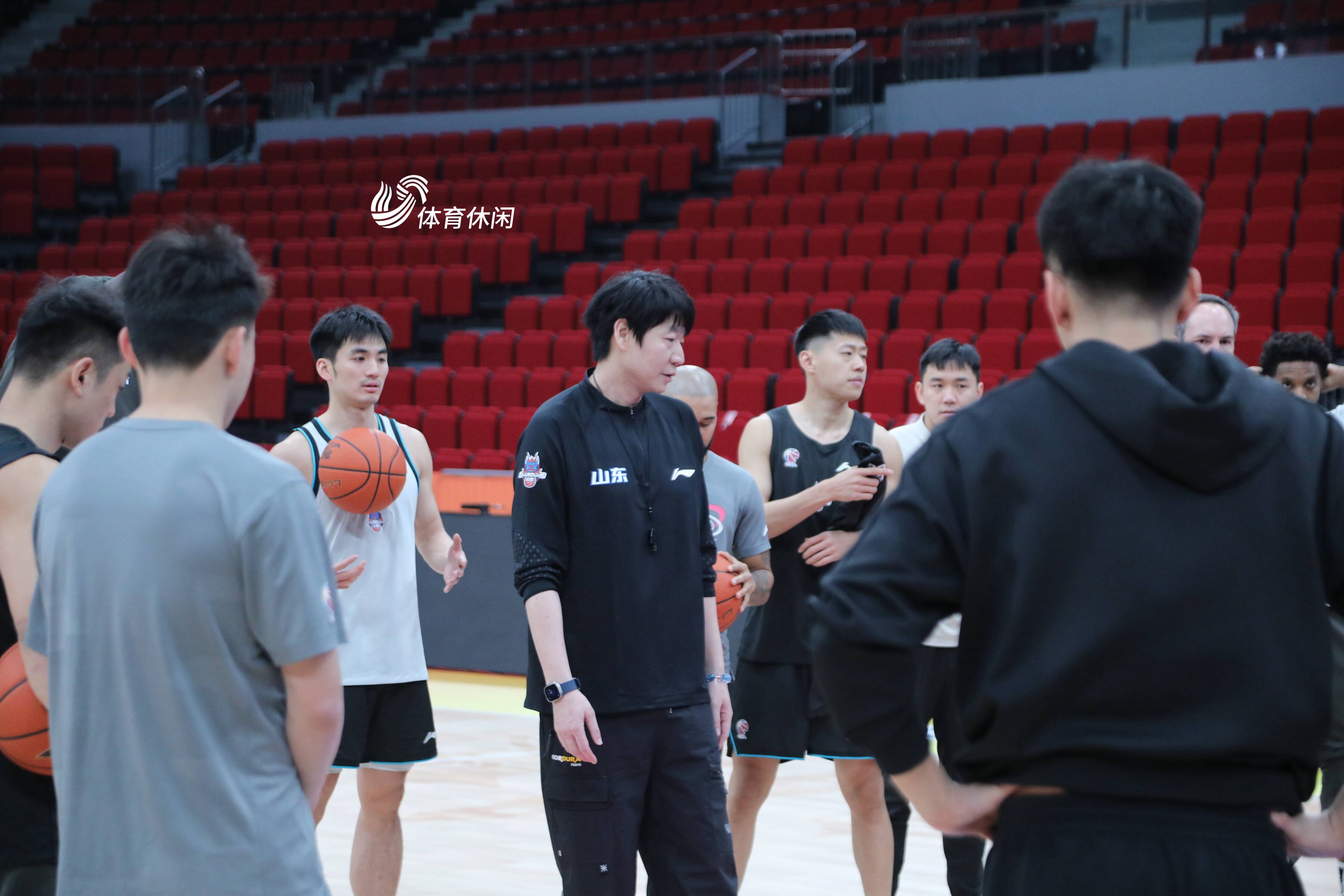 包含上海久事发布备战花絮，今晨豪取连胜，CBA季后赛任务艰巨，轮换策略成焦点的词条