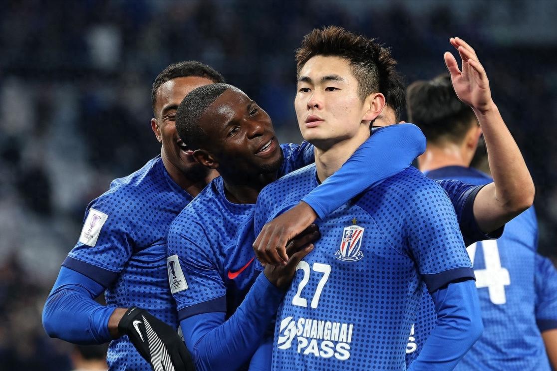 上海申花训练开放日，关键时刻迎来里程碑引欢呼，意大利杯在即，身体对抗强度拉满 