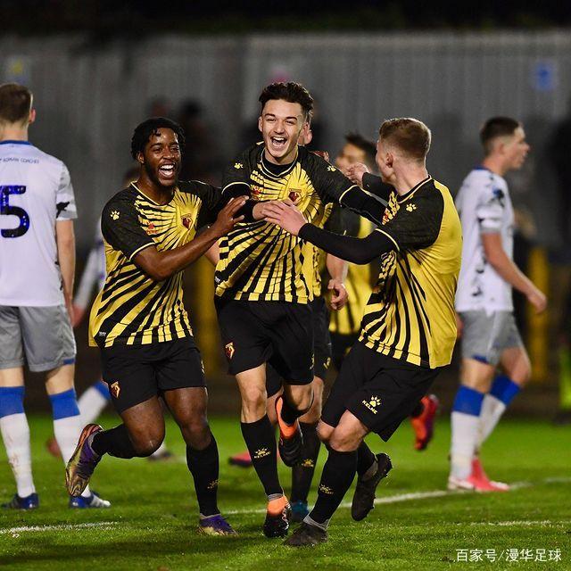 加时末段体能课后；山东男篮完成体检备战足总杯；赛场秩序良好；阵容厚度经受考验(消防大队开展高层实战应用综合体能训练操)