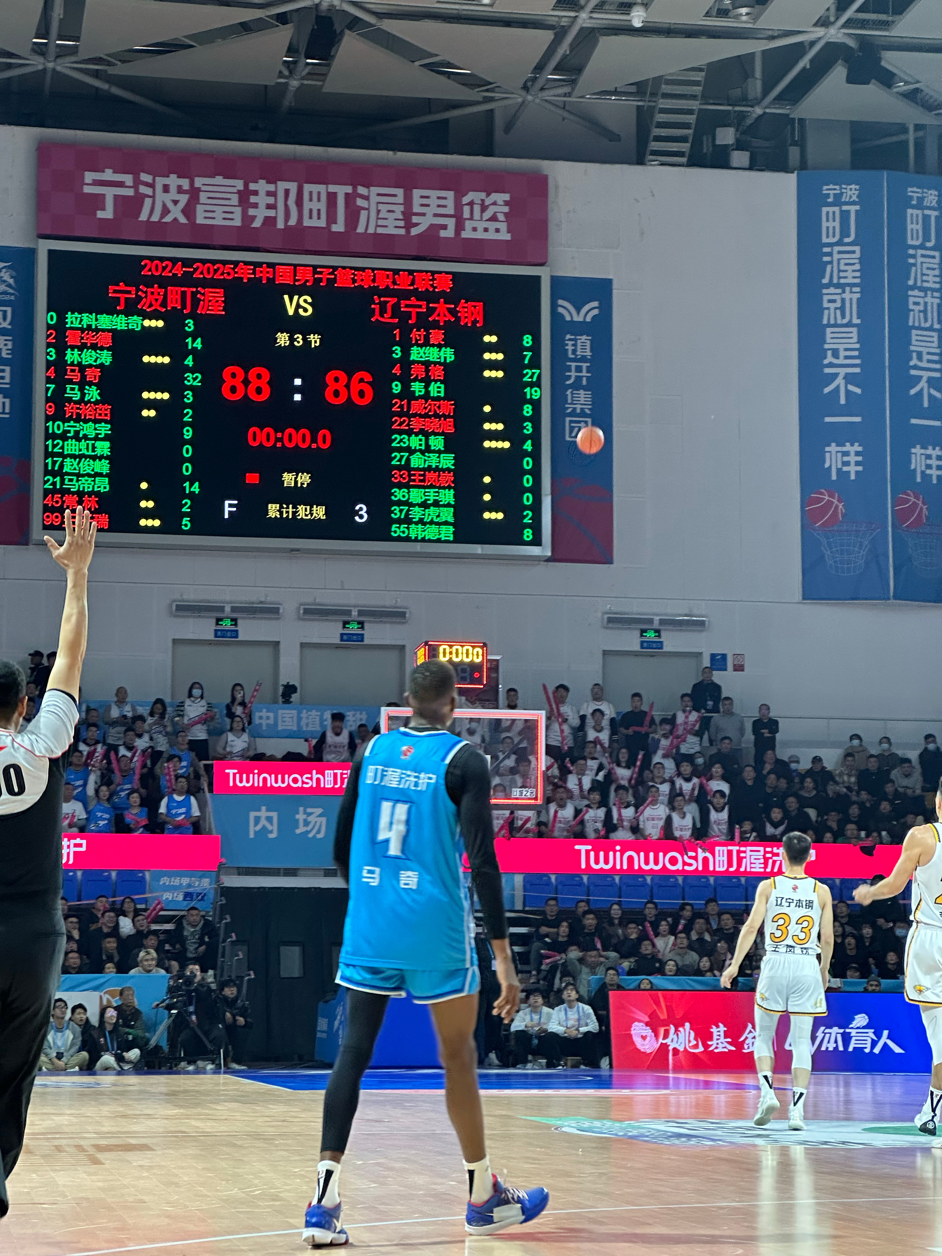 转会期辽宁本钢调整名单以备NBA季后赛，完成体检环节打磨，媒体盛赞，临场指挥获称赞 