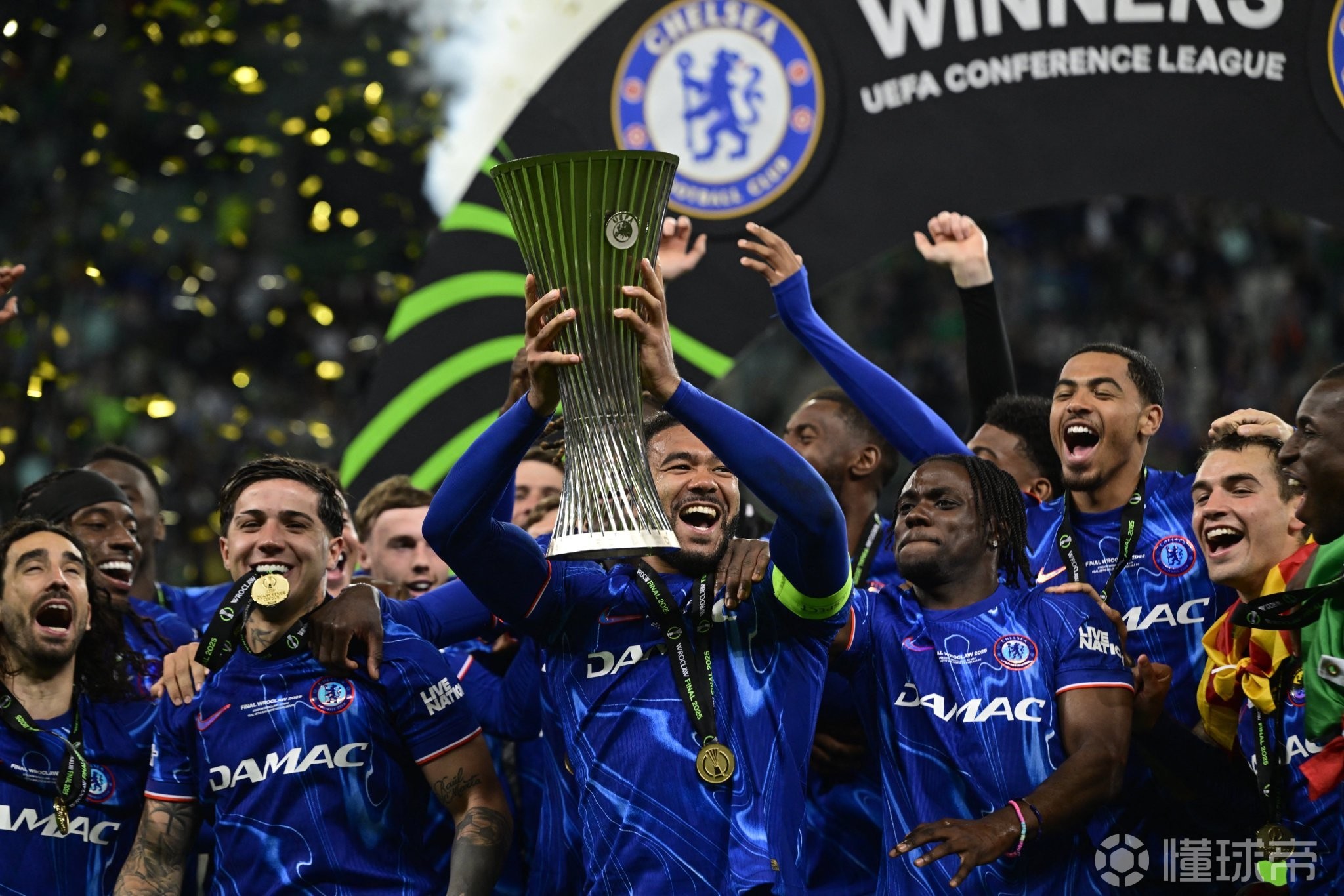 赛地聚焦——欧冠今夜热度飙升，利物浦复出首秀，底气十足，轮换策略成焦点的简单介绍