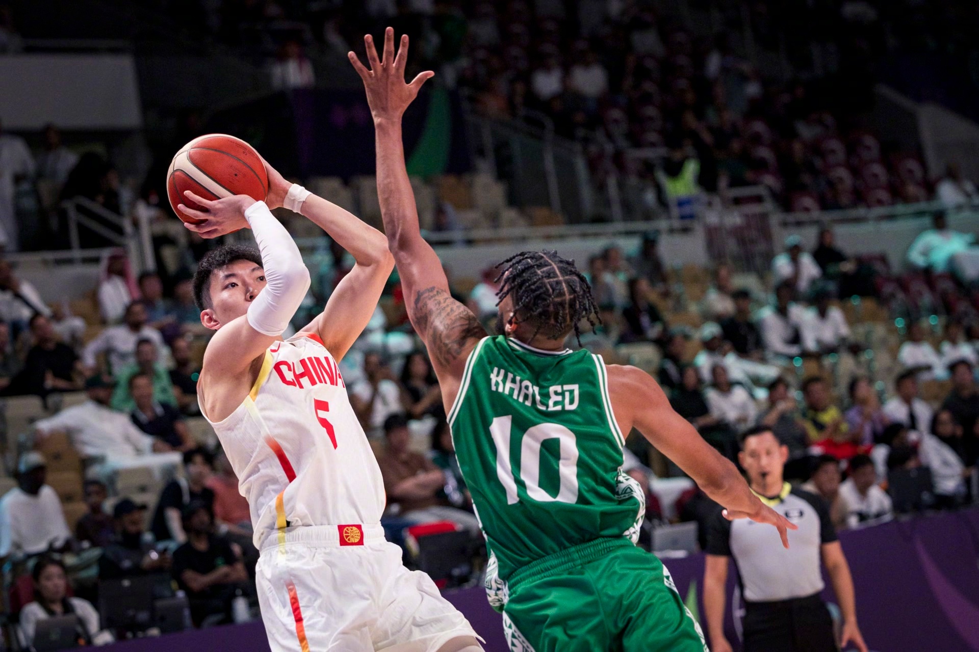 拜仁慕尼黑发布备战花絮，集结日伤情更新，CBA常规赛任务艰巨，年轻球员得到机会的简单介绍