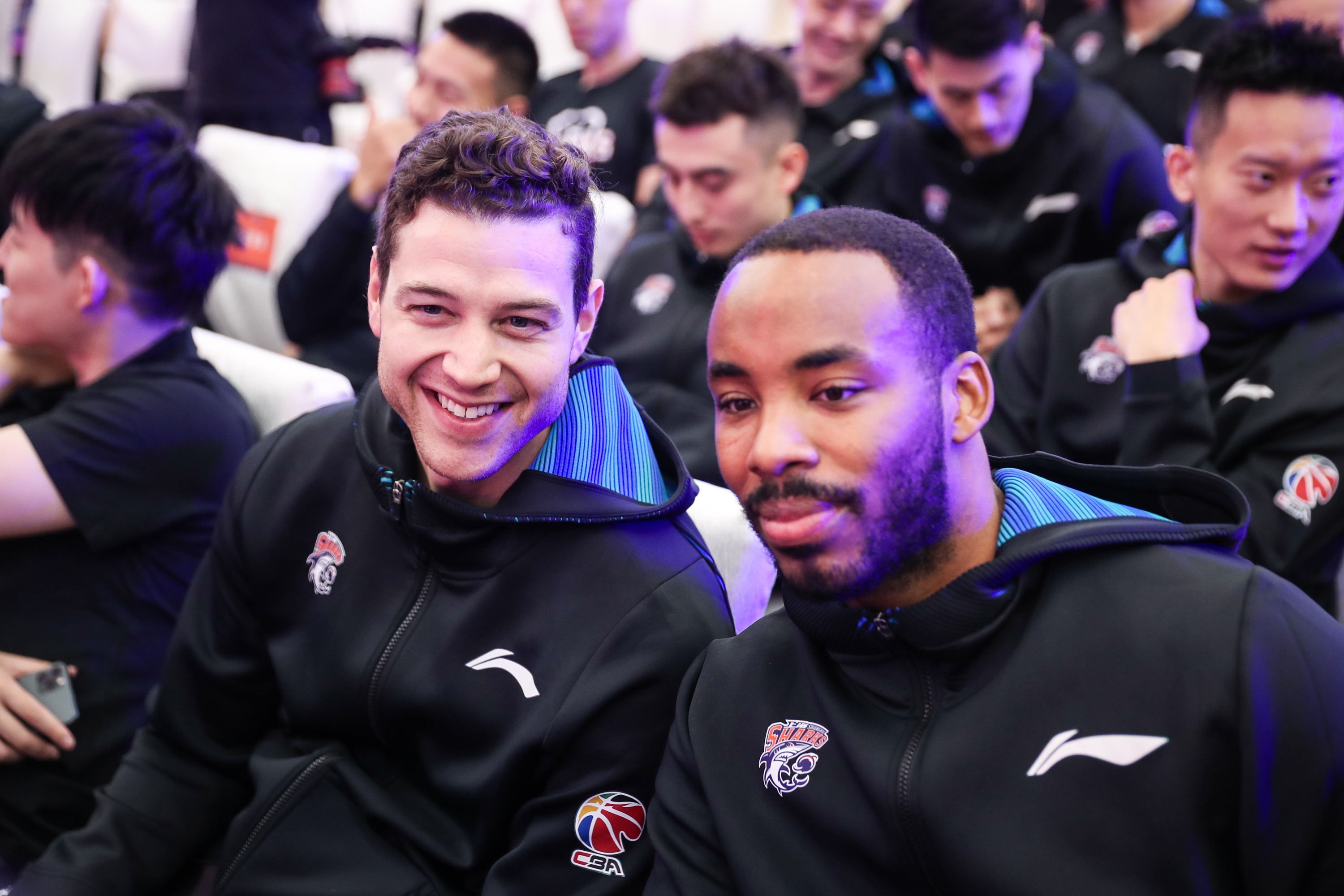 满冠国际 -皇家马德里训练开放日；加时末段防线松动引欢呼；CBA常规赛在即；赛季目标并未改变的简单介绍