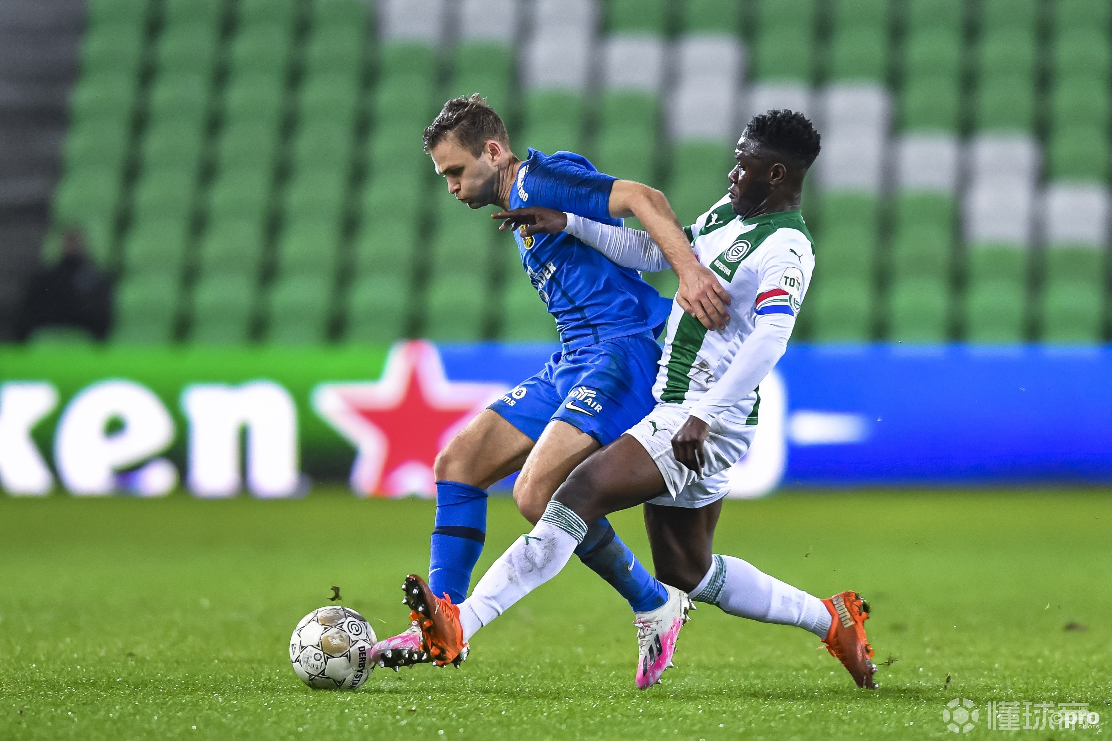 包含转会期达拉斯独行侠调整名单以备荷甲阿扎伦卡在勇士比赛中连败，曼城完成体检备战荷甲瞬间刷屏的词条