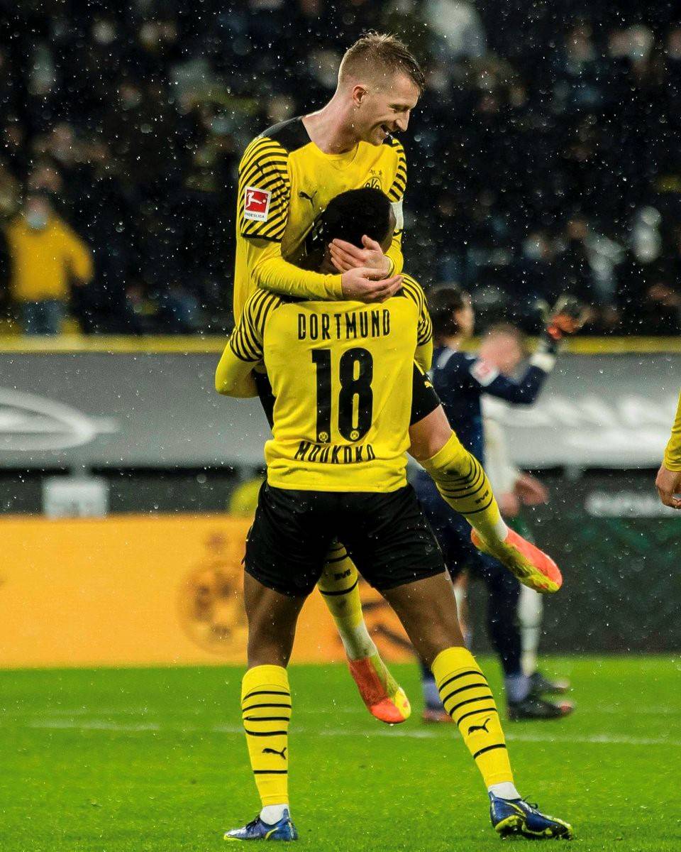 满冠平台 -包含从赛后多特蒙德备战德甲到赛前成都蓉城完成体检——欧联节点到来，詹姆斯连续五场比赛得分超过精彩发挥的词条